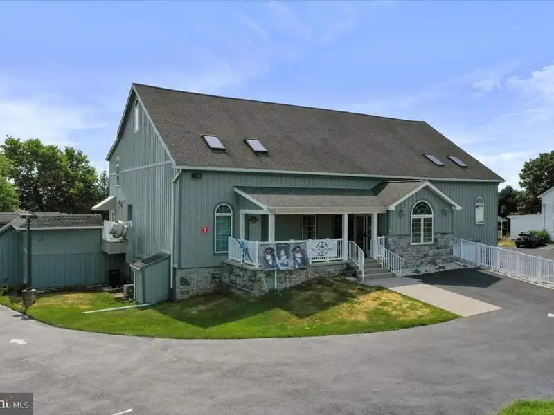 Unique Barn and Farmhouse with Commercial Potential Near Hagerstown, Md
