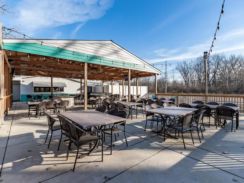Renovated Commercial Building with Land for Sale in Central Location, Ideal for Restaurant