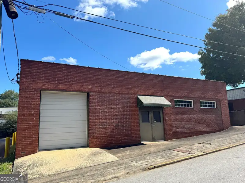 Versatile 5,000 Sq Ft Warehouse Near Downtown Gainesville with Dock and Roll-up Doors