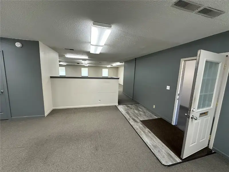 Versatile Office Suites Available for Lease with Customization Options