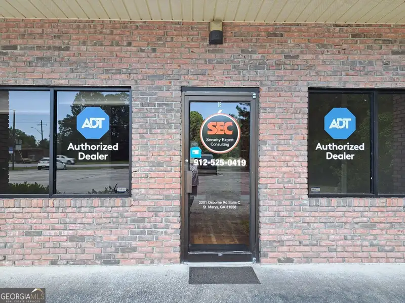Commercial Income Property on Highway 40 in St. Marys, Ga - 3 Units, 4440 Sq Ft
