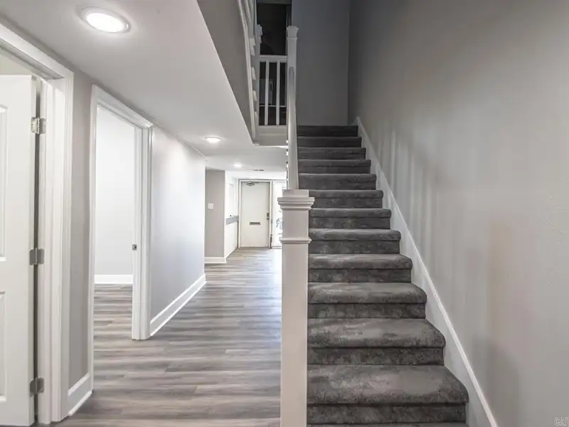 Remodeled Commercial Building Near I-630, Downtown Little Rock – Ideal for Office or Apartment