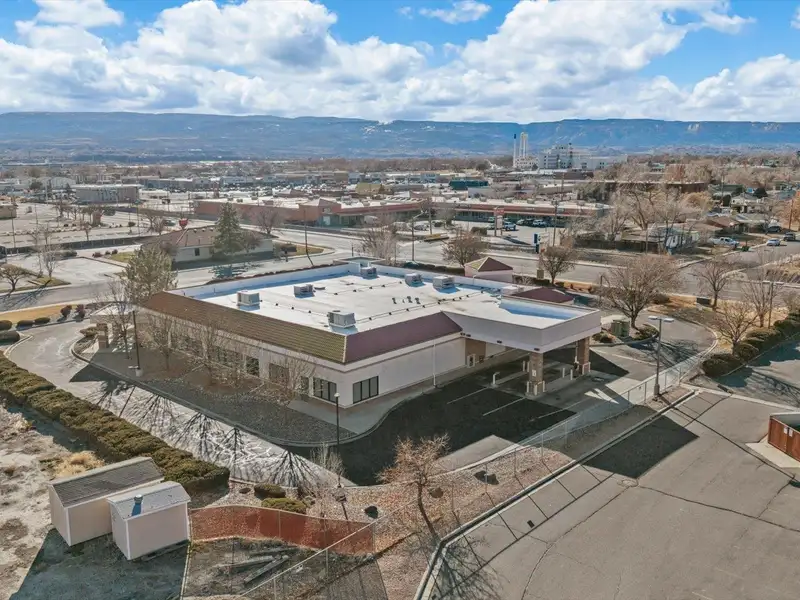 Free-standing 12,360 Sq. Ft. Commercial Building in High-traffic Location