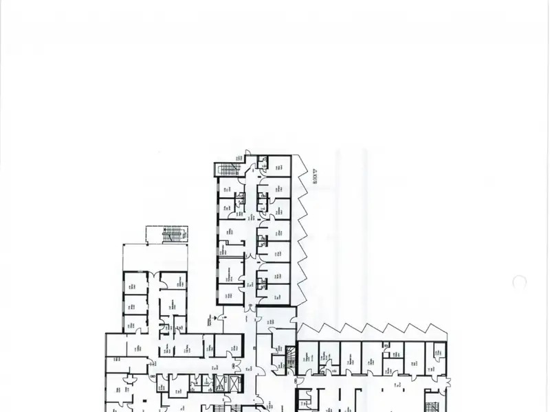 Spacious Commercial Property with Multiple Buildings on 26,913 M² in Prime Location