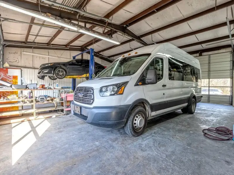Profitable Auto Glass Repair and Body Shop with Expansion Potential in Hempstead County, Arkansas