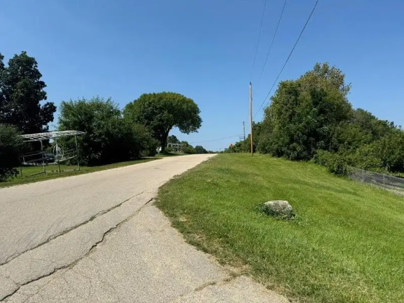 Premier Full-service Marina with 95 Slips on Rock River, Direct Lake Access