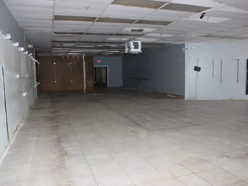 Retail or Professional Office Space for Lease Near Yale University and Rt15, 3400 Sf