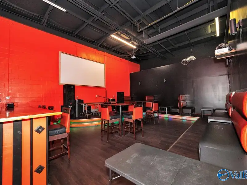 Commercial Property in Mid City Huntsville - Versatile Space with Kitchen and Offices