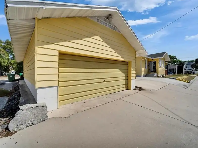 Office Suites in Hyde Park with Conference Rooms and Ample Parking