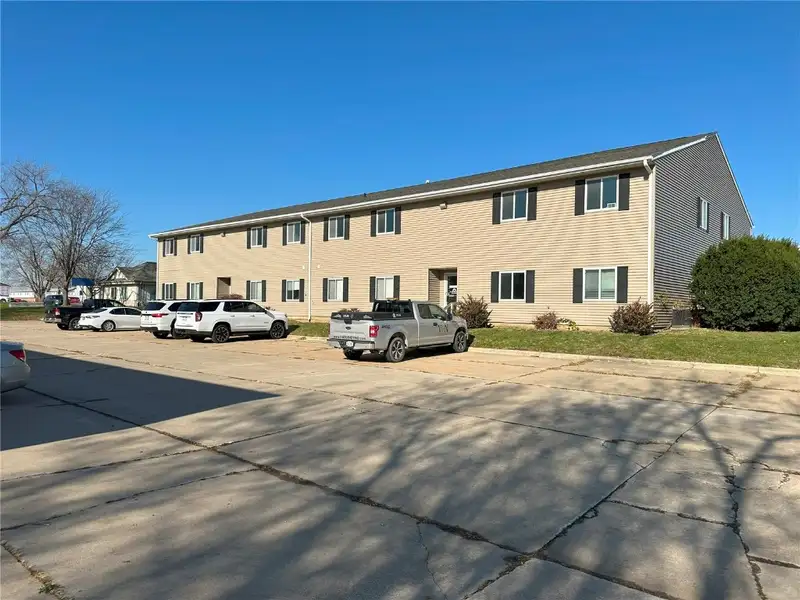 Four Office Buildings on 3.8 Acres in Lindale Area with Upgrade Potential