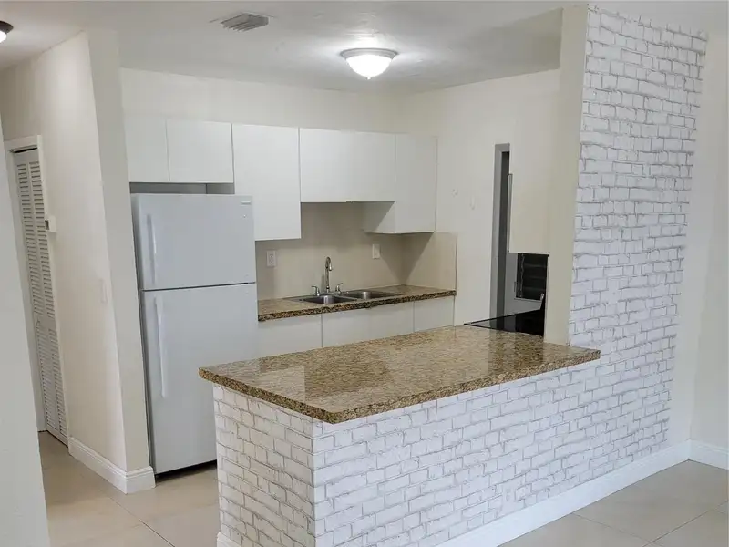Turnkey Multifamily Investment: 8 Furnished Studios & 2/2 Apartment Near Las Olas