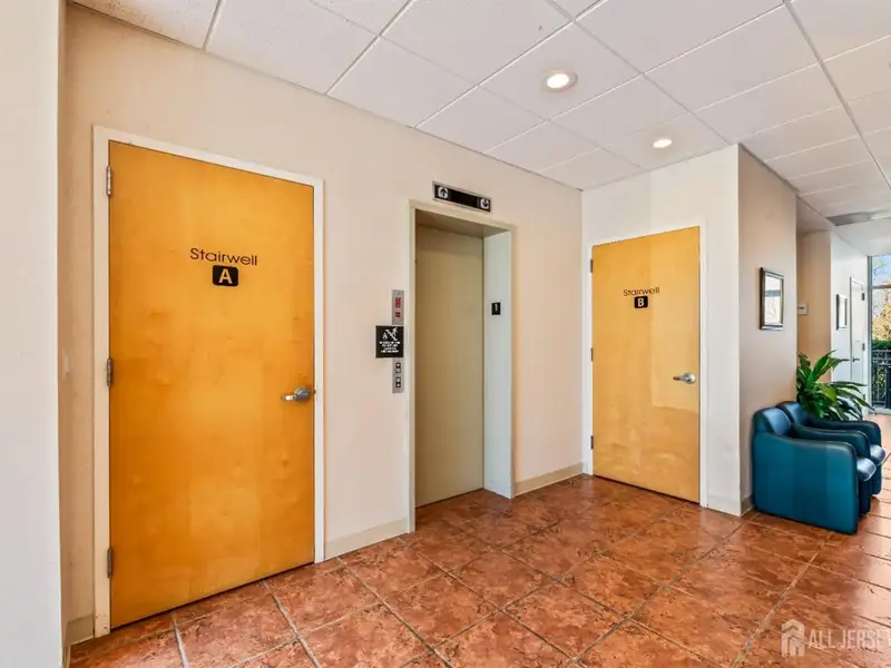 Prime 3,900 Sf Office Space for Lease in Middlesex County's Professional Complex