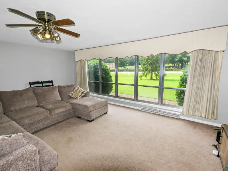 Versatile 2000 Sqft Home on 1.40 Acres in High-growth Huntsville Area