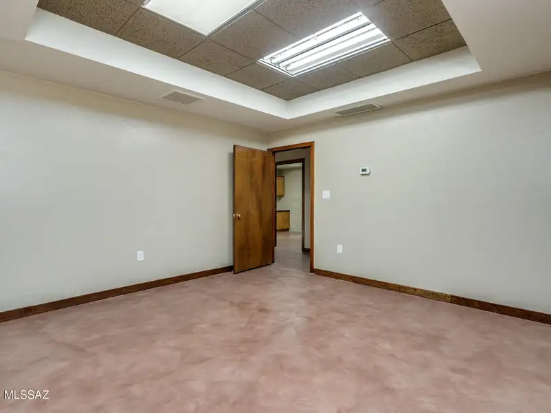 2,975 Sqft Office Space for Sale in Prime Broadway and Wilmot Location with Parking Lot