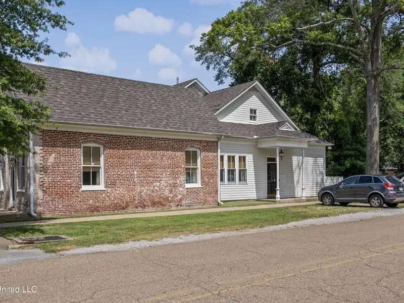 Versatile Office Space with Conference Room and Kitchen in Downtown Tunica