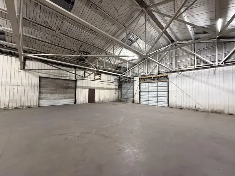 Versatile 150,000 Sq. Ft. Warehouse with Dock Access and Greenhouses in London, Ky
