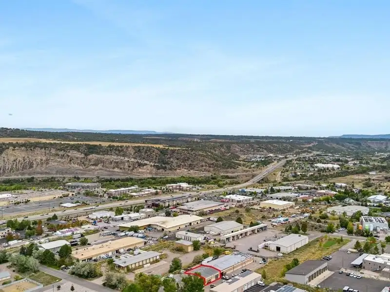 Industrial Office/warehouse Space in Bodo Park with On-site Parking and City Utilities