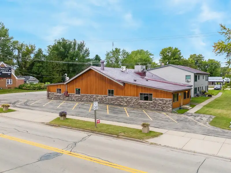 Mixed-use Commercial Property with Bowling Alley, Bar, Restaurant, and Apartments in Poy Sippi