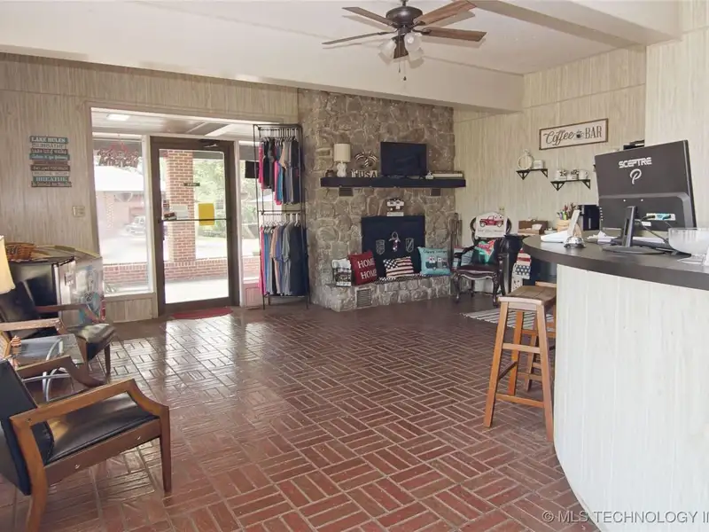 Historic 25-unit Resort on Hwy 51 Near Lake Fort Gibson, Wagoner, Oklahoma