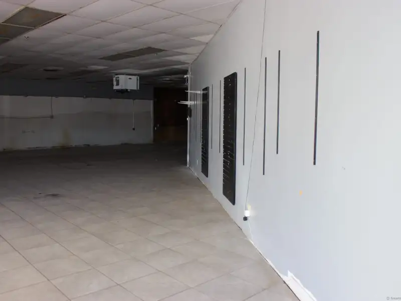 Retail or Professional Office Space for Lease Near Yale University and Rt15, 3400 Sf