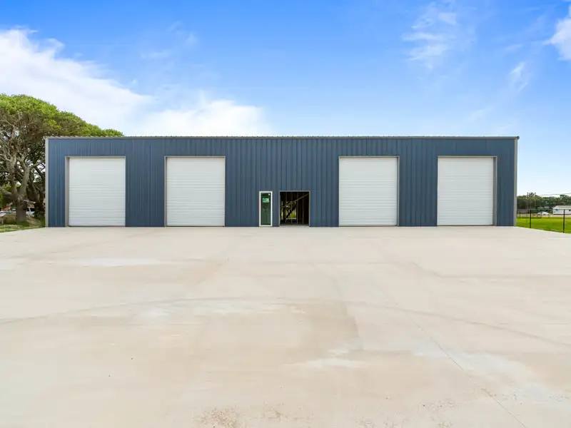5,700 Sq Ft Warehouse on ½ Acre in Rockport, Texas with Highway Access and Parking