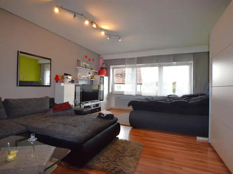 Restaurant and Guest Accommodation with Owner's Apartment in Modernized Facility