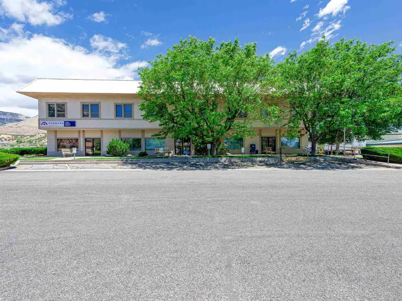 Two-story Commercial Investment Property in Downtown Parachute with 6%+ Cap Rate