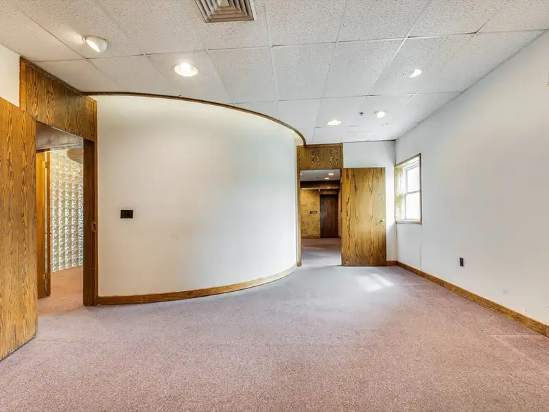 Industrial Building for Lease in North Reading with Office and Warehouse Flexibility