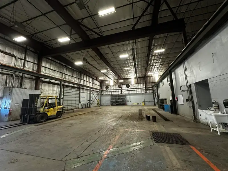 Industrial Complex with Three Buildings on 3.5 Acres Near I-70b