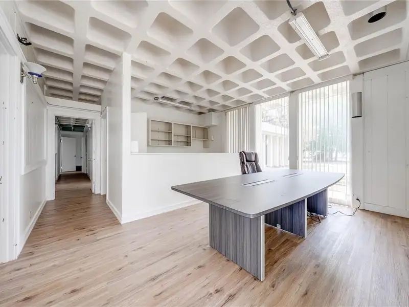 Versatile Office Building in Downtown Kissimmee with Multiple Entrances and Parking