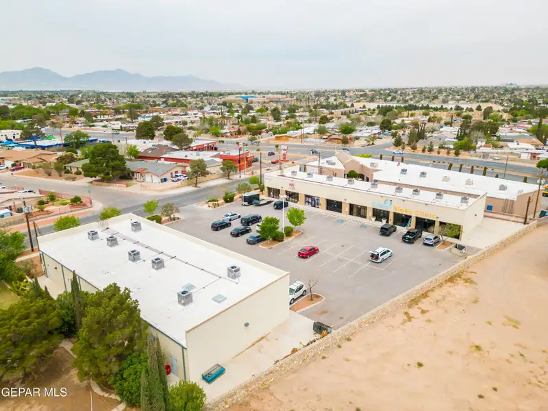 2,750 Sq Ft Office Space for Rent in Established Shopping Center Near Montwood and Yarbrough