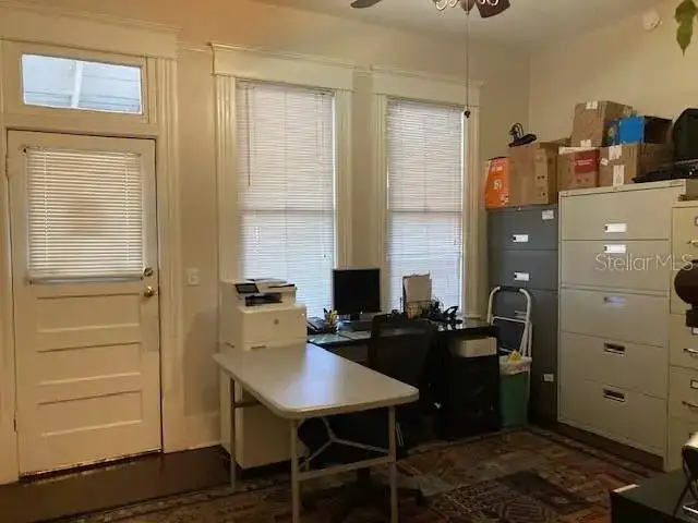 Mixed-use Property in Hyde Park with Office and Residential Units, Walkable Neighborhood
