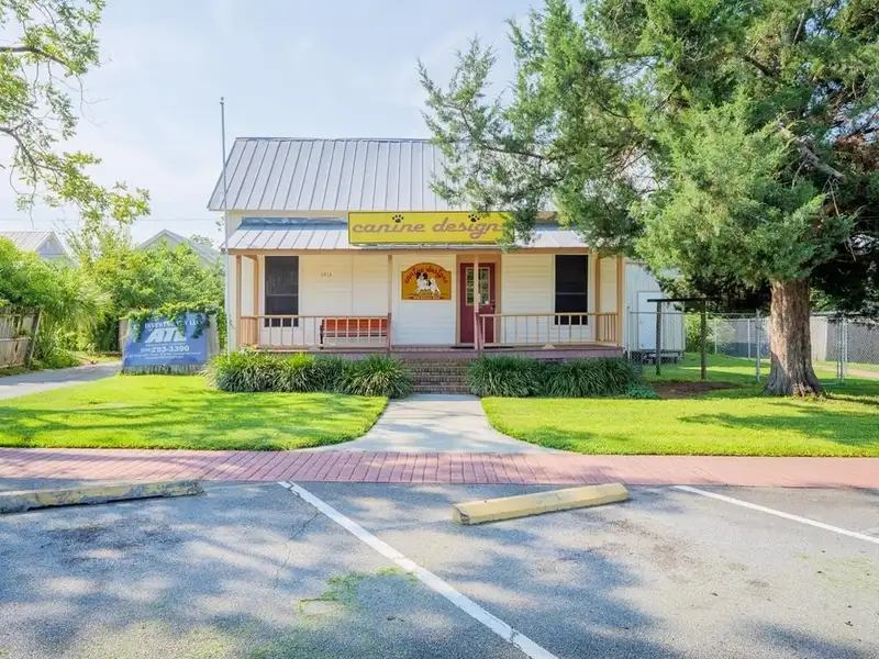 Versatile Flex Building with Office and Warehouse Space in Prime Valdosta Location