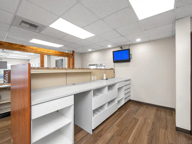 Flexible Use Commercial Property in Updated Condition, Former Fast Food and Pharmacy Location