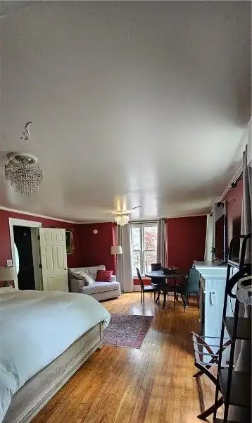 Charming Airbnb Cottage on Historic Loop with Upgrades and Large Entertaining Deck