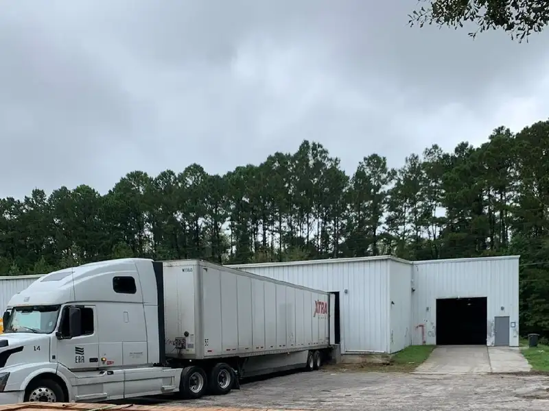 Two Warehouse Spaces for Lease in Ridgeland Near I-95 and Downtown