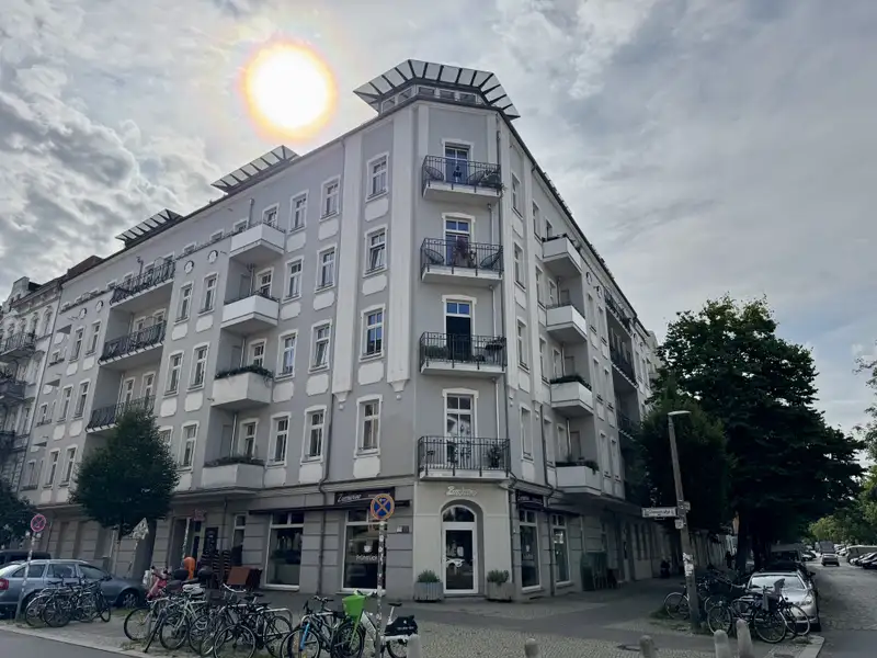 Renovated Commercial Rooms in Historic Wilhelminian Building with Courtyard Access