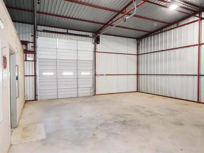 Commercial Property with Office, Living Quarters, and Warehouses in Wichita Falls Area