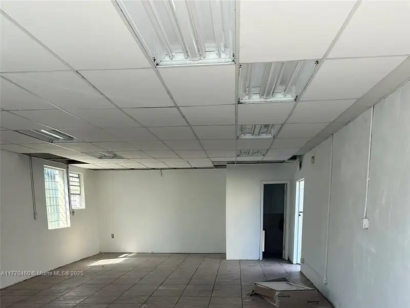 Free Standing Building for Rent in Hallandale Beach with New Roof and Large Lot