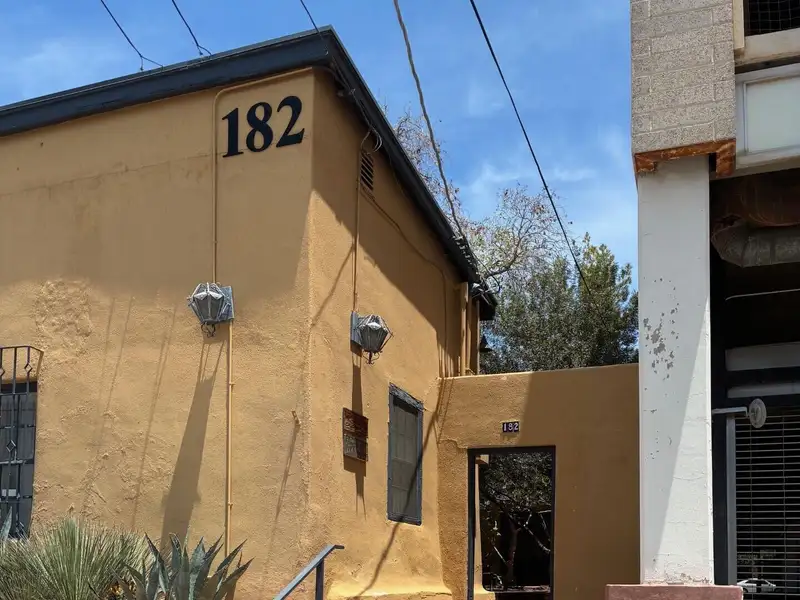 Ground Floor Office Complex with Reception and Studio Apartment in El Presidio District