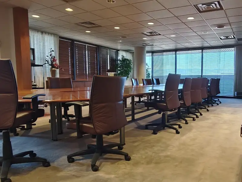 Large Office Building with Panoramic Views in Prime Downtown Location, 40,000 Sqft