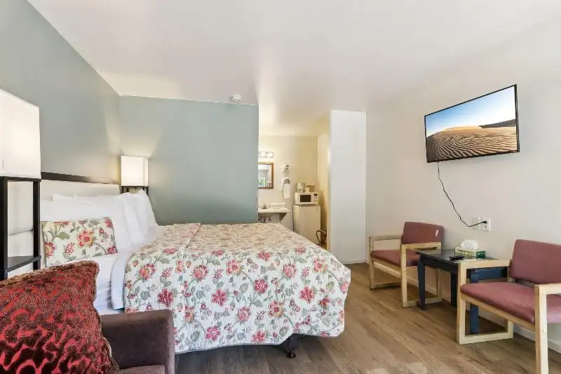 Historic Inn with Guest Suites and Motel Units in Wisconsin Dells
