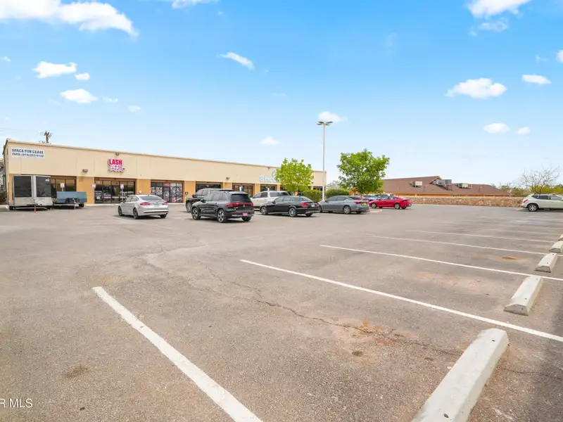 2,750 Sq Ft Office Space for Rent in Established Shopping Center Near Montwood and Yarbrough