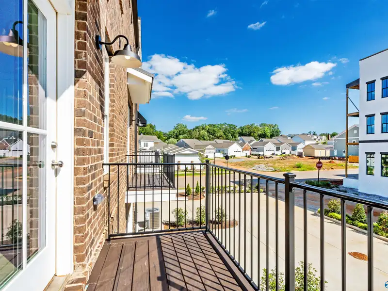 Live/work Townhome with Flex Space, 2 Primary Suites, and 2-car Garage in Prime Location