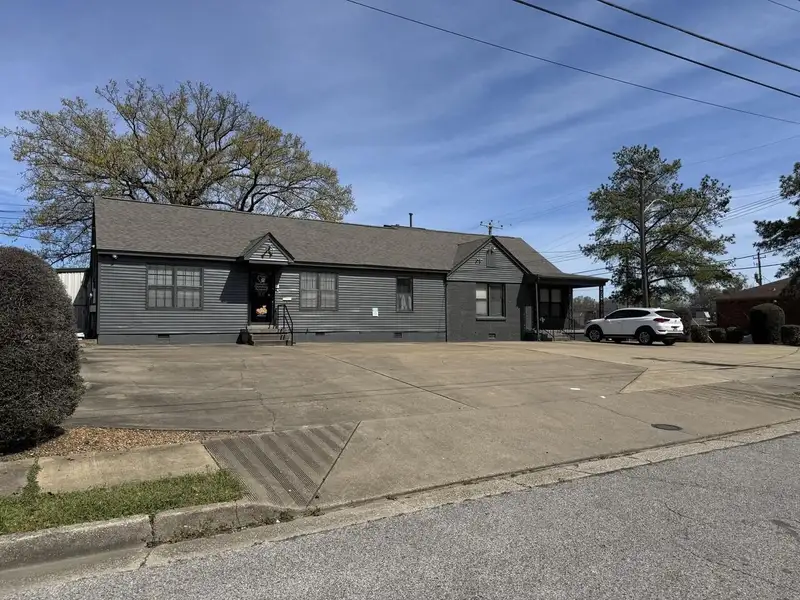 Light Industrial Property with Office and Shop in Central Memphis