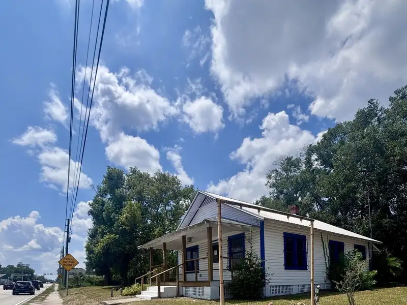 Prime Commercial Space for Lease on High-traffic Street with Ample Parking