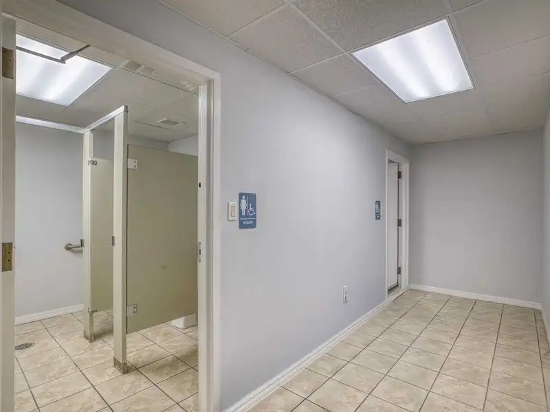 Downtown Pensacola Multi-tenant Office Building with 15,000 Sq Ft of Versatile Space