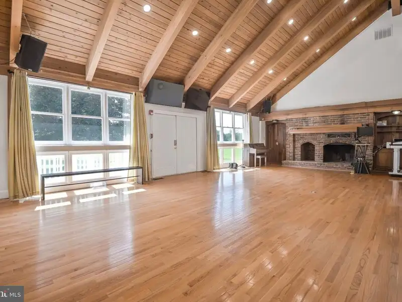 Versatile 6,274 Sf Church/community Space in Derwood - Re-1 Zoning