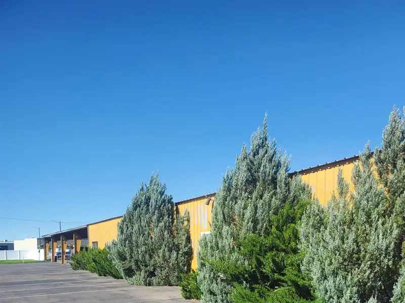 Lease-to-own 6,500 Sf Warehouse on 0.54 Acres in High-traffic Western Co Location