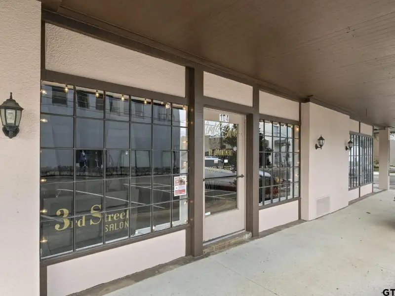 Historic Downtown Mt. Pleasant Multi-use Building with 9000 Sqft and Three Storefronts